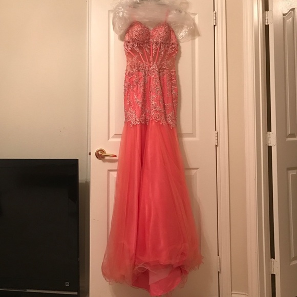 Pink formal gown - Picture 2 of 4