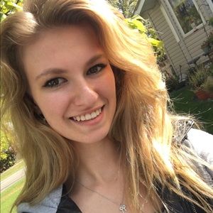 Meet your Posher, Emily