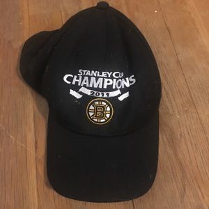 Boston Bruins hat