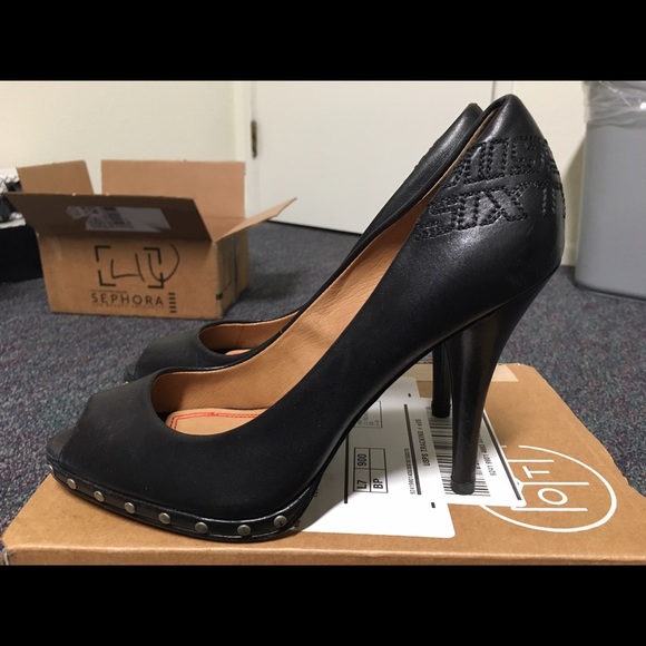 Open toes black high heels