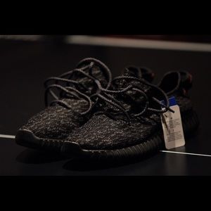 Adidas Yeezy Boost 350 "Pirate Black"