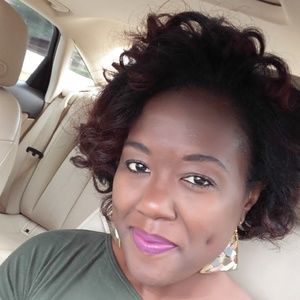 Meet your Posher, Yokeia