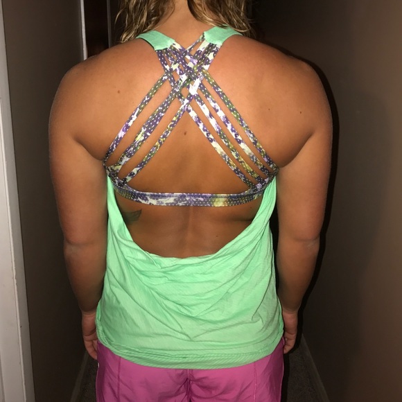 Size 6 Lululemon free to be wild tank!