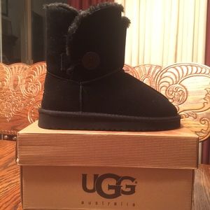 UGG Black Bailey Button