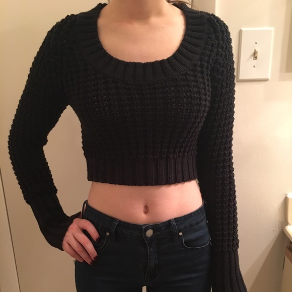 NEW knit cropped sweater