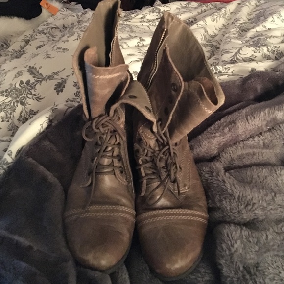 Steve Madden "troopa boot"