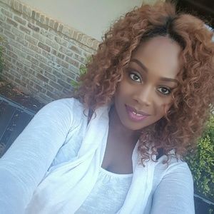 Meet your Posher, Kendra