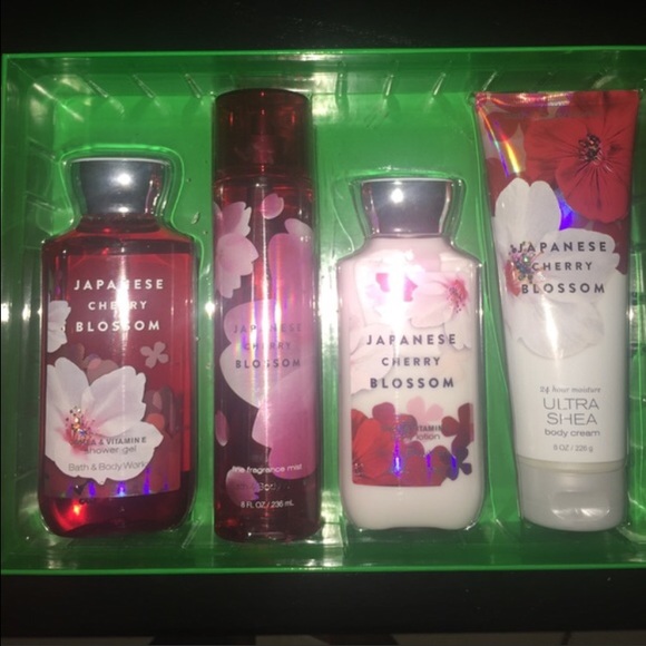 NWT bath and body works set