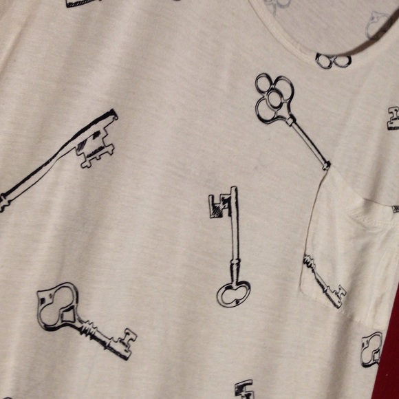 Stretchy Key Tee - Picture 3 of 3