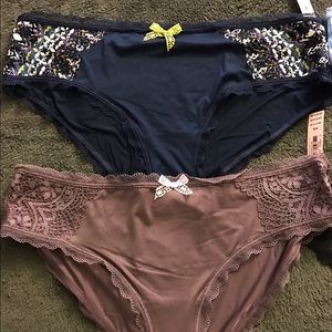 BNWT 4 pairs of Victoria Secret underwear