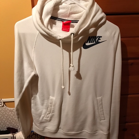 Nike Rally Hoodie