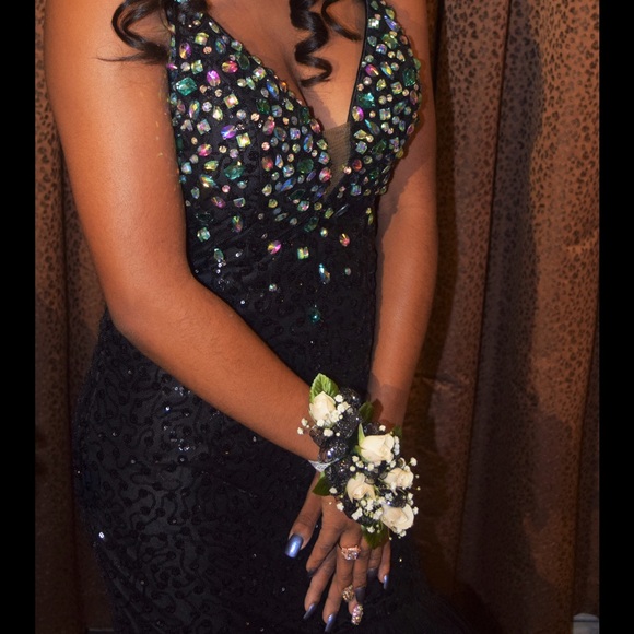 Black mermaid style prom dress - Picture 2 of 2