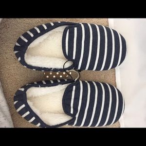 Navy blue striped slippers.