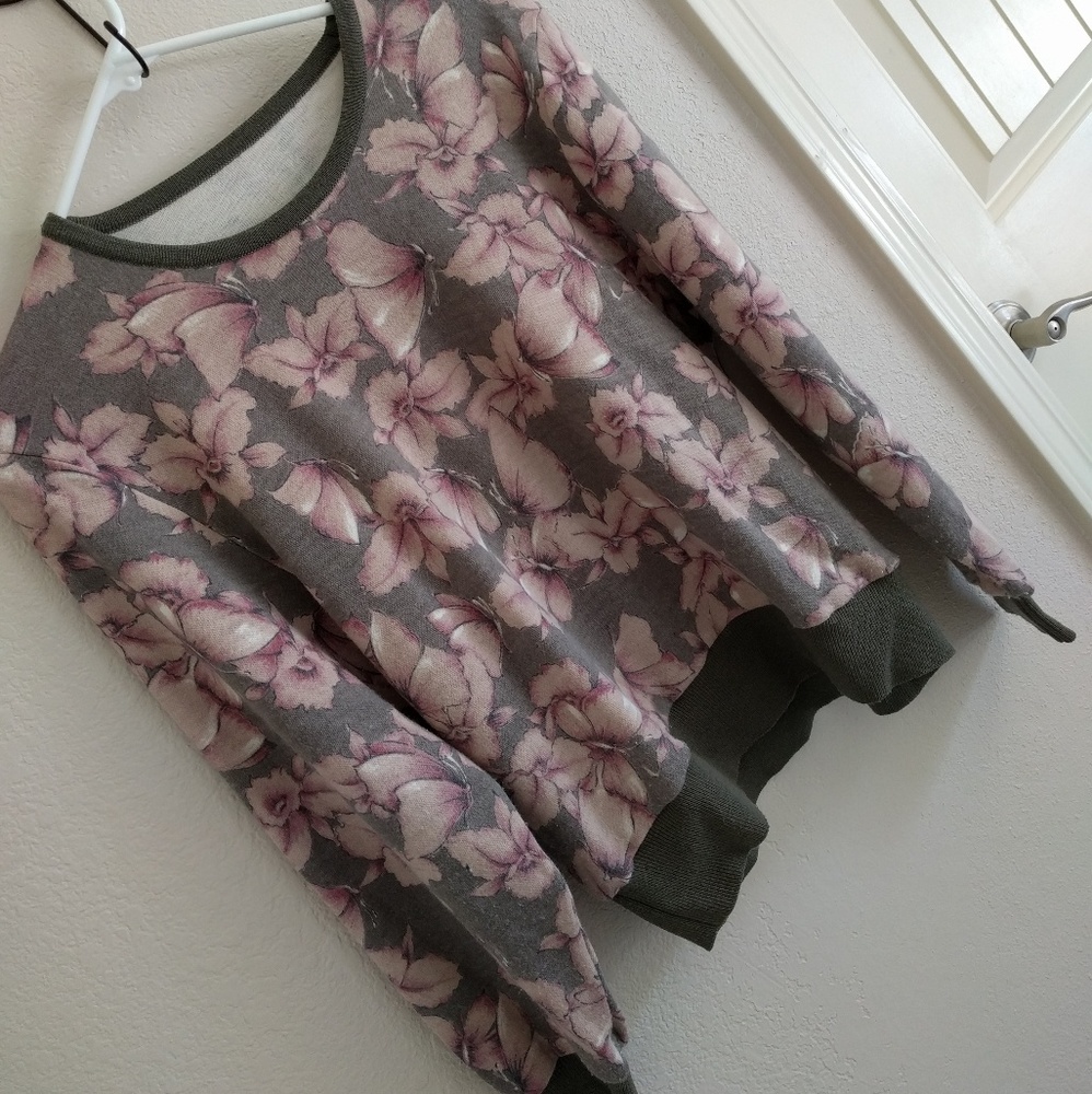 Vintage wool blend sweater in size M