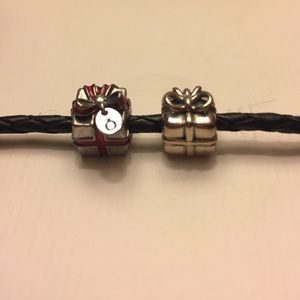 Pandora Present charms