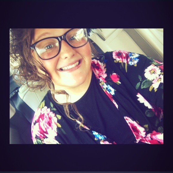 Meet your Posher, Madison - Picture 2 of 8