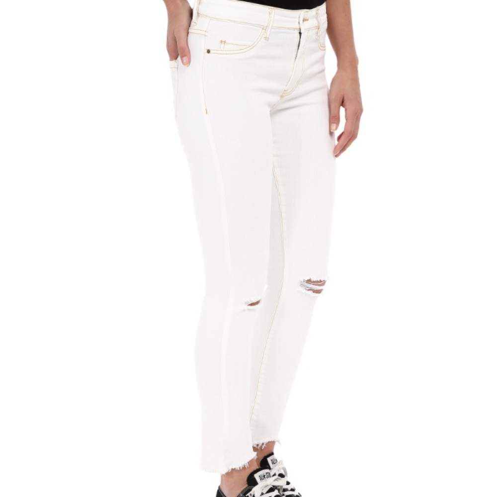 White ripped high rise jeans
