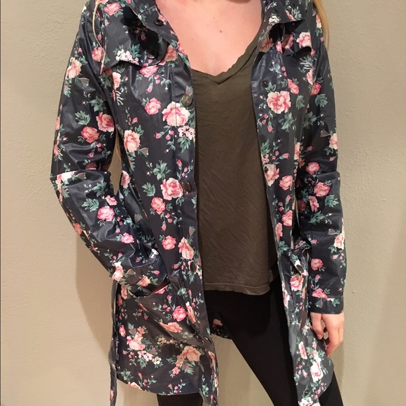 CUTE RAINCOAT