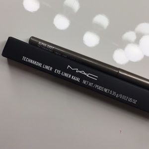 MAC eye liner