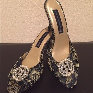 Brooch embellishment on heels. Size 8.