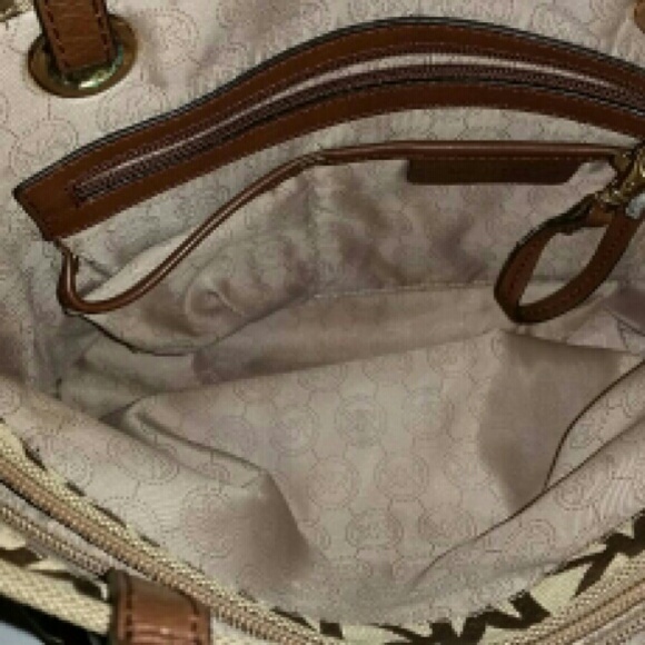 Mk Purse - Picture 2 of 2