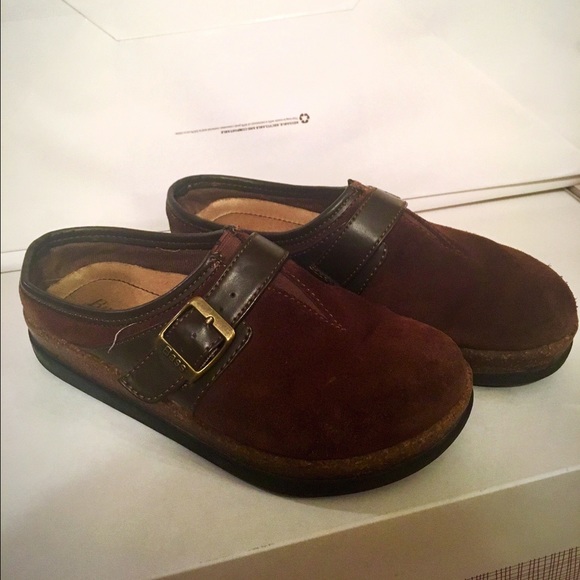 Cute Bass dark brown suede clogs Closed toed work