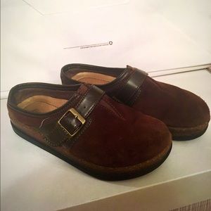 Cute Bass dark brown suede clogs Closed toed work