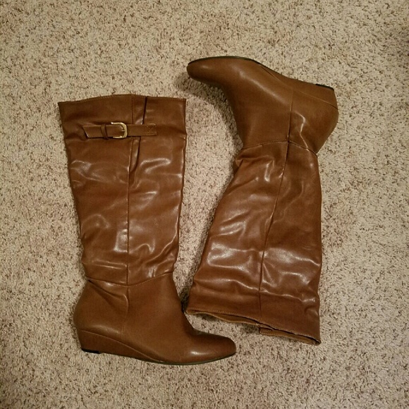 Small wedge over the calf boots