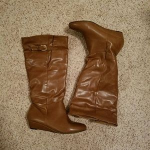Small wedge over the calf boots