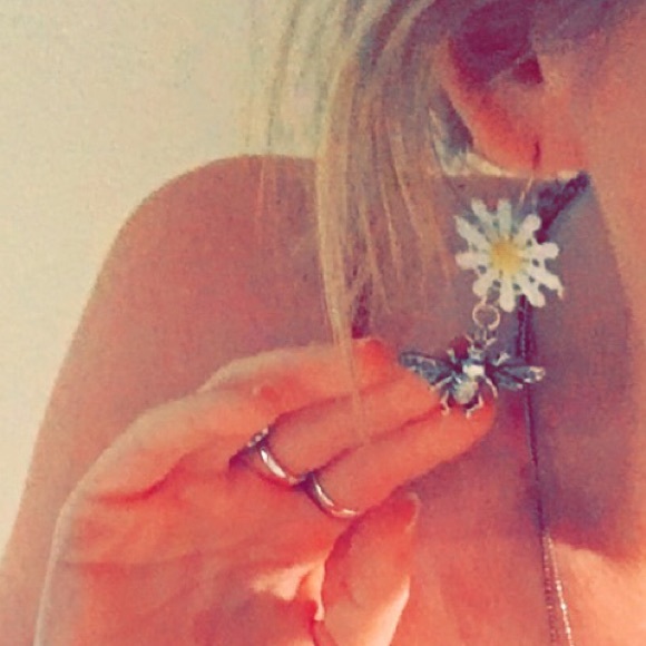 Honey Bee & Lace Daisy / Sunflower / Gypsy
