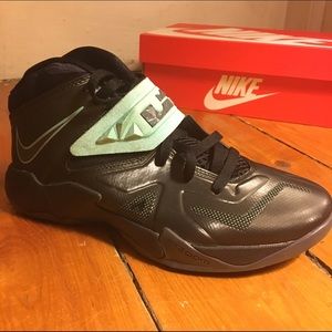 Lebron Nike Zoom Soldiers 7's "Green Glow"