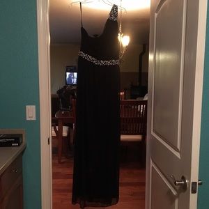 Long black prom dress