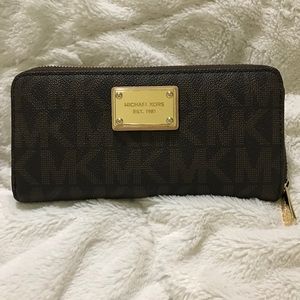 Michael Kors Zip Wallet