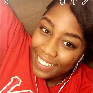 Meet your Posher, Deidra