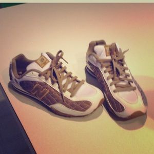 New Balance tennis shoes