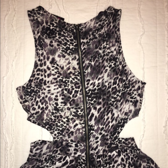 Leopard Print Romper - Picture 4 of 4