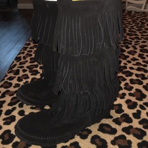 Like new hardly worn Minnetonka Fringe Boots