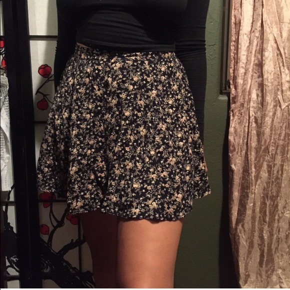 Vintage floral mini skirt.