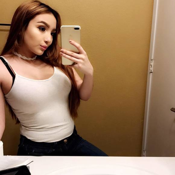 Meet your Posher, Daniela - Picture 1 of 1