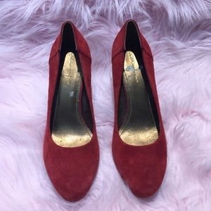 😍 BCBG cute & comfy red suede pumps shoe heels 😍