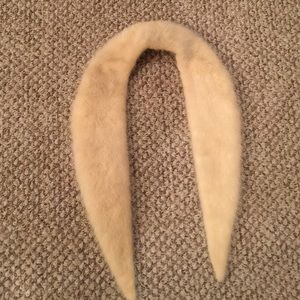 Authentic vintage white Mink collar