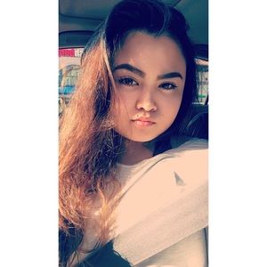 Meet your Posher, Hoai