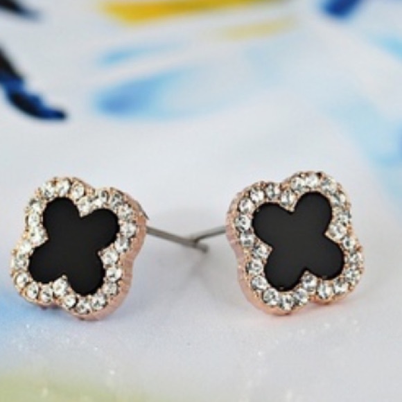 Sale Black clover 18k gold rhinestone earrings nwt - Picture 3 of 4