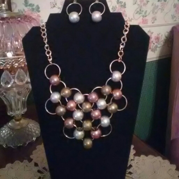 Outrageous Jewelry - Statement Necklace Set