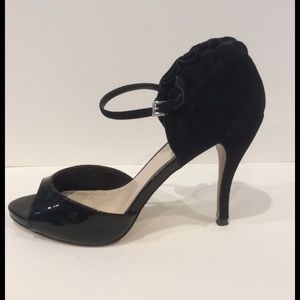 Cute black leather peep-toe pumps!