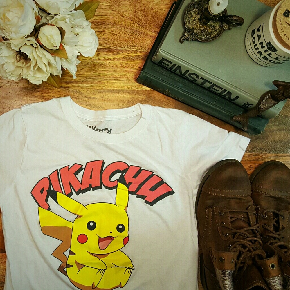 ⛔SOLD⛔Adorable soft Pikachu shirt