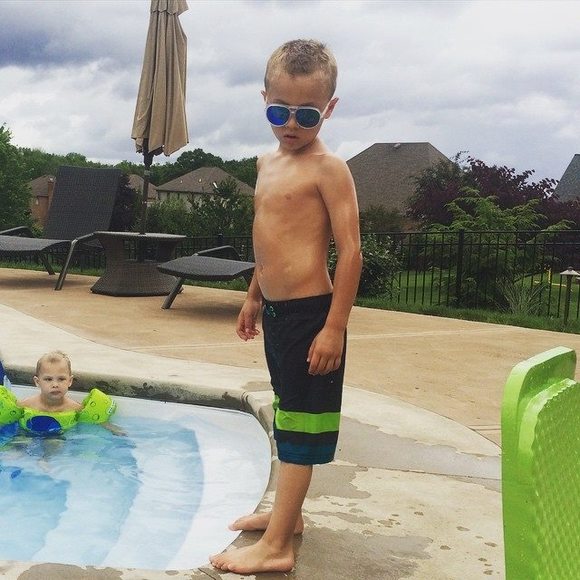 Meet your Posher, Tracie - Picture 2 of 2