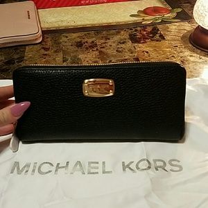 Authentic MK JET SET TRAVEL WALLET