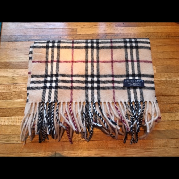 Authentic Burberry of London lambswool scarf