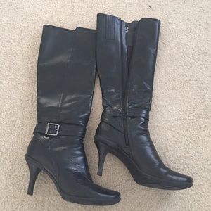 Black leather Gianni Bini boots